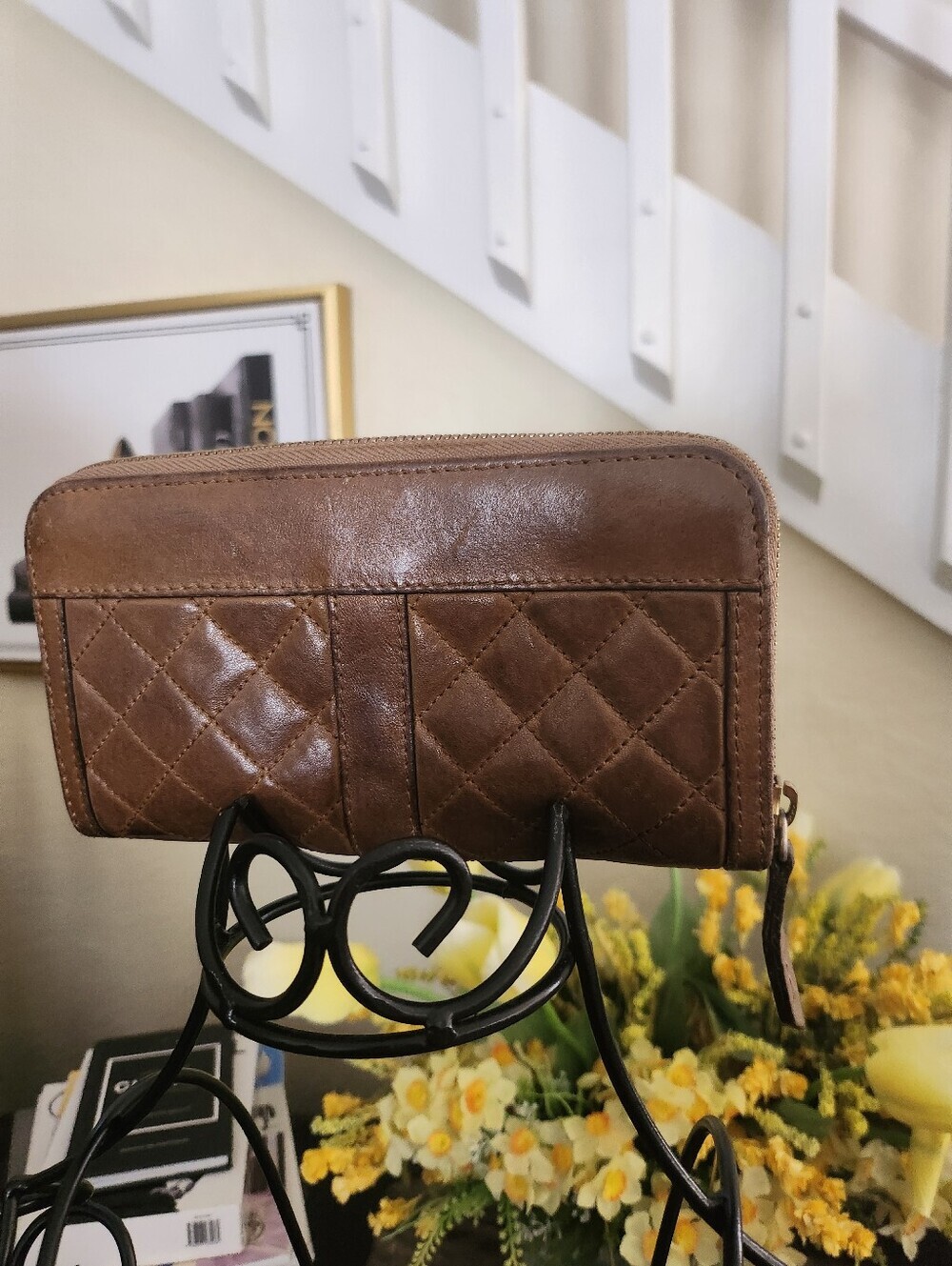 Burberry zip around leather wallet - Picture 3 of 8